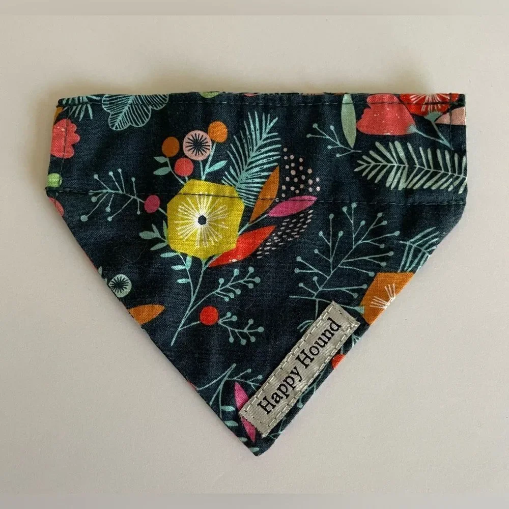 Good used condition. 6 dog bandanas with slit for collar for small dogs.